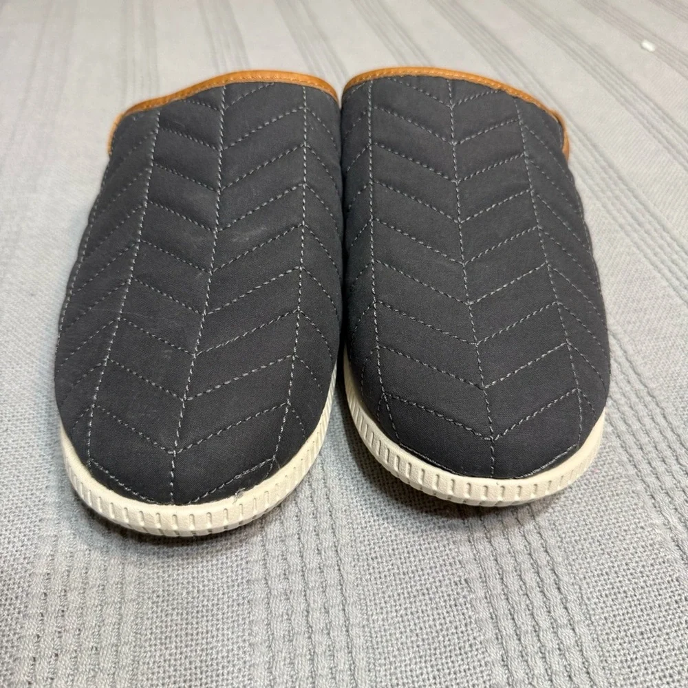Men's OluKai MUA-M Sandals in Color Shadow and Bone Sz 11